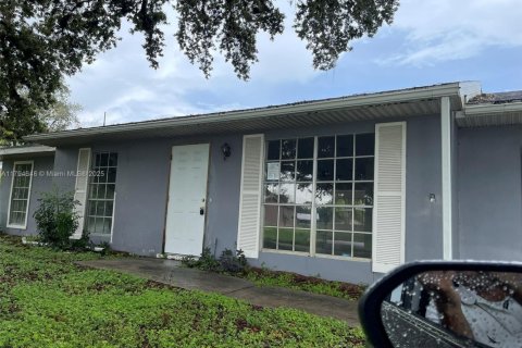 House in LaBelle, Florida 4 bedrooms, 196.21 sq.m. № 1726759 - photo 12