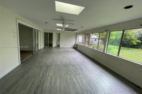 House in LaBelle, Florida 4 bedrooms, 196.21 sq.m. № 1726759 - photo 18