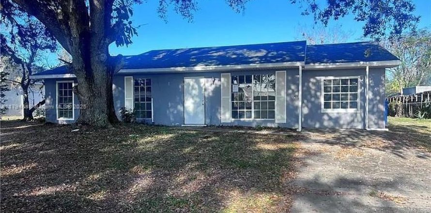 House in LaBelle, Florida 4 bedrooms, 196.21 sq.m. № 1726759