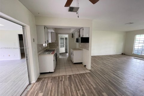 House in LaBelle, Florida 4 bedrooms, 196.21 sq.m. № 1726759 - photo 13