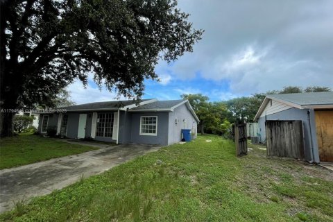 House in LaBelle, Florida 4 bedrooms, 196.21 sq.m. № 1726759 - photo 3