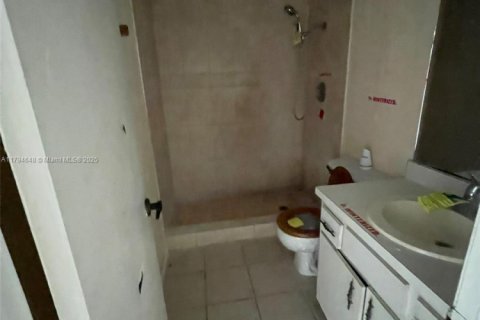 House in LaBelle, Florida 4 bedrooms, 196.21 sq.m. № 1726759 - photo 23