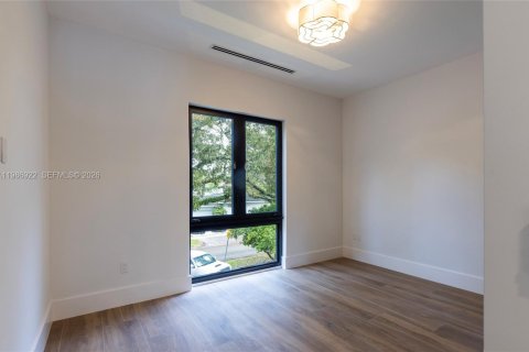 Купить виллу или дом в Корал-Гейблс, Флорида 4 спальни, № 2044790 - фото 16