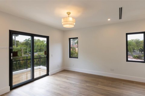 Купить виллу или дом в Корал-Гейблс, Флорида 4 спальни, № 2044790 - фото 11