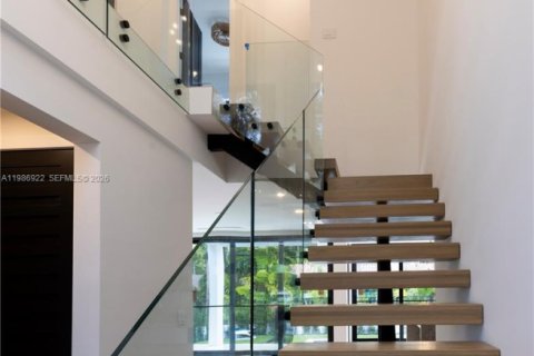 Купить виллу или дом в Корал-Гейблс, Флорида 4 спальни, № 2044790 - фото 4