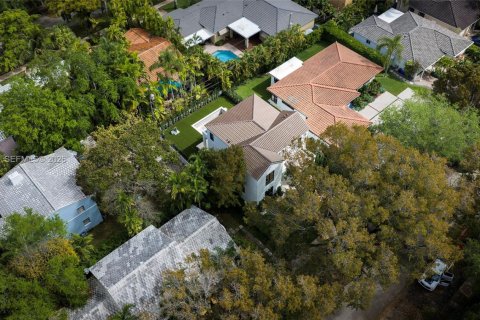 Купить виллу или дом в Корал-Гейблс, Флорида 4 спальни, № 2044790 - фото 29