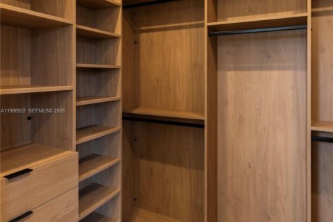 Купить виллу или дом в Корал-Гейблс, Флорида 4 спальни, № 2044790 - фото 15