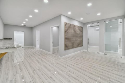 Снять в аренду коммерческую недвижимость в Лутц, Флорида 373.1м2, № 1667049 - фото 19