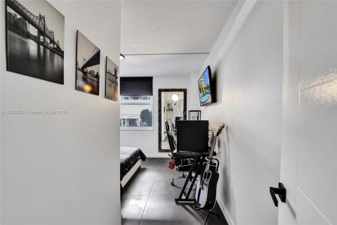 Condo in Hallandale Beach, Florida, 2 bedrooms  № 1819888 - photo 25