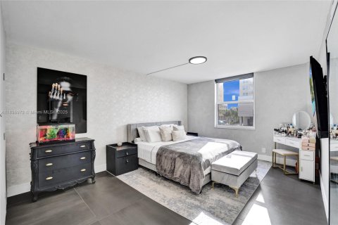 Condo in Hallandale Beach, Florida, 2 bedrooms  № 1819888 - photo 7