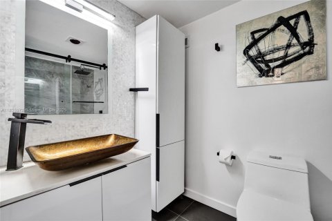 Condo in Hallandale Beach, Florida, 2 bedrooms  № 1819888 - photo 22