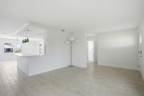 Купить виллу или дом в Гудзон, Флорида 8 комнат, 117.61м2, № 2092626 - фото 11