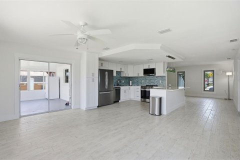 Купить виллу или дом в Гудзон, Флорида 8 комнат, 117.61м2, № 2092626 - фото 27
