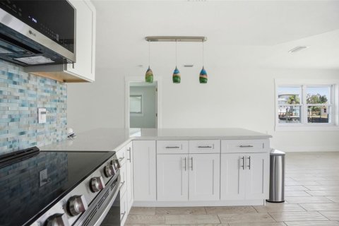 Купить виллу или дом в Гудзон, Флорида 8 комнат, 117.61м2, № 2092626 - фото 24