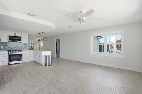 Купить виллу или дом в Гудзон, Флорида 8 комнат, 117.61м2, № 2092626 - фото 26