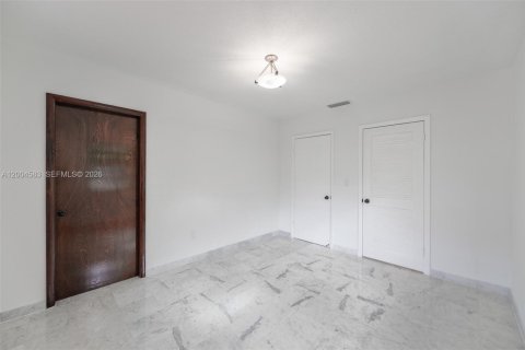 Villa ou maison à vendre à Coral Gables, Floride: 3 chambres, 158.86 m2 № 2068757 - photo 20