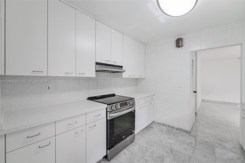 Villa ou maison à vendre à Coral Gables, Floride: 3 chambres, 158.86 m2 № 2068757 - photo 13