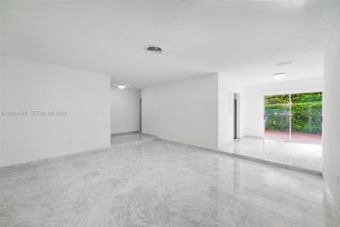 Villa ou maison à vendre à Coral Gables, Floride: 3 chambres, 158.86 m2 № 2068757 - photo 5
