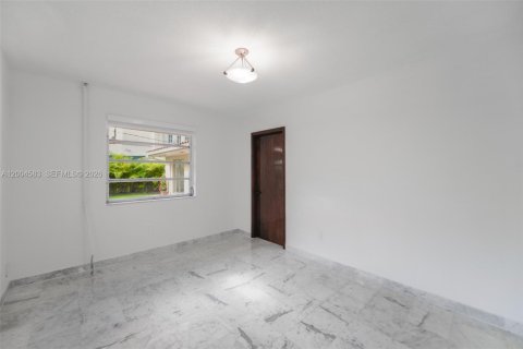 Villa ou maison à vendre à Coral Gables, Floride: 3 chambres, 158.86 m2 № 2068757 - photo 21