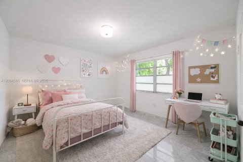 Villa ou maison à vendre à Coral Gables, Floride: 3 chambres, 158.86 m2 № 2068757 - photo 30