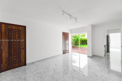 Villa ou maison à vendre à Coral Gables, Floride: 3 chambres, 158.86 m2 № 2068757 - photo 14