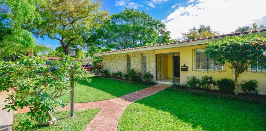 Villa ou maison à Coral Gables, Floride 3 chambres, 158.86 m2 № 2068757