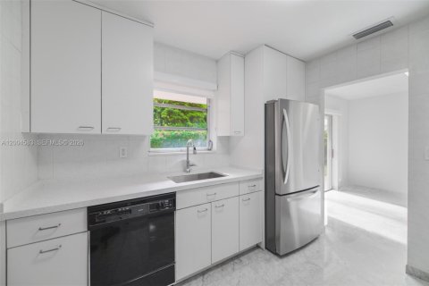 Villa ou maison à vendre à Coral Gables, Floride: 3 chambres, 158.86 m2 № 2068757 - photo 10