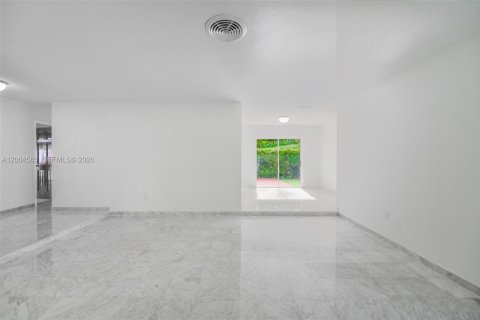 Villa ou maison à vendre à Coral Gables, Floride: 3 chambres, 158.86 m2 № 2068757 - photo 4