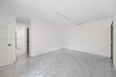 Villa ou maison à vendre à Coral Gables, Floride: 3 chambres, 158.86 m2 № 2068757 - photo 17