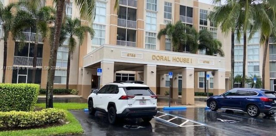 Condo in Doral, Florida, 2 bedrooms № 1714296
