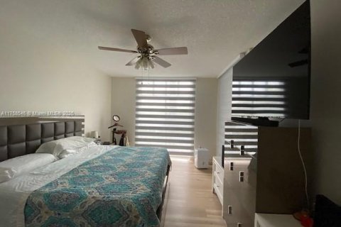 Condo in Doral, Florida, 2 bedrooms  № 1714296 - photo 8