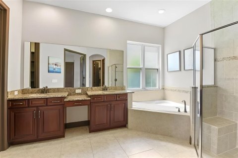 House in Winter Garden, Florida 5 bedrooms, 438.13 sq.m. № 1837922 - photo 21