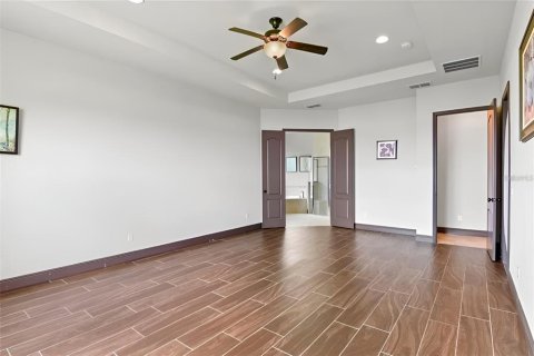 House in Winter Garden, Florida 5 bedrooms, 438.13 sq.m. № 1837922 - photo 19