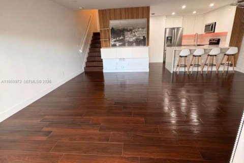 Adosado en alquiler en Miramar, Florida, 2 dormitorios № 2007083 - foto 16