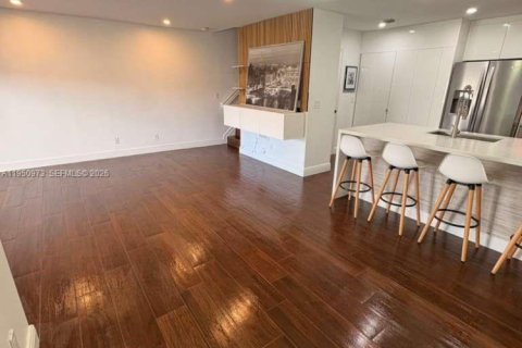 Adosado en alquiler en Miramar, Florida, 2 dormitorios № 2007083 - foto 13