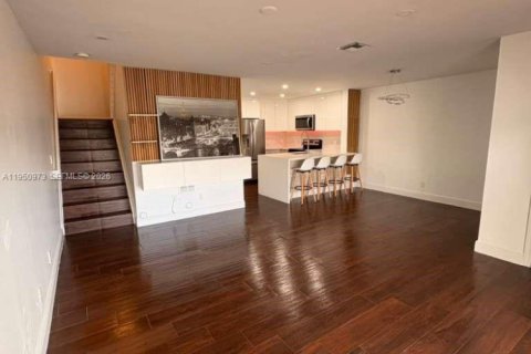 Adosado en alquiler en Miramar, Florida, 2 dormitorios № 2007083 - foto 15