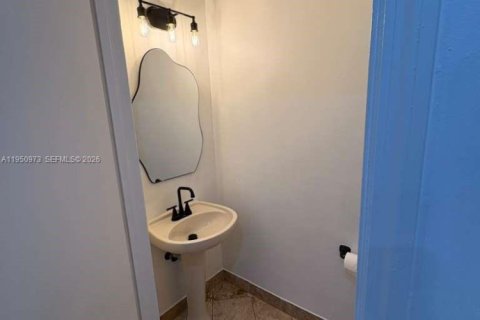 Adosado en alquiler en Miramar, Florida, 2 dormitorios № 2007083 - foto 10