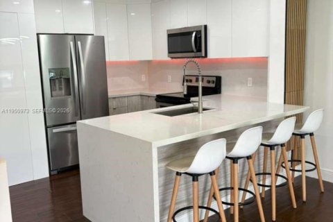 Adosado en alquiler en Miramar, Florida, 2 dormitorios № 2007083 - foto 4