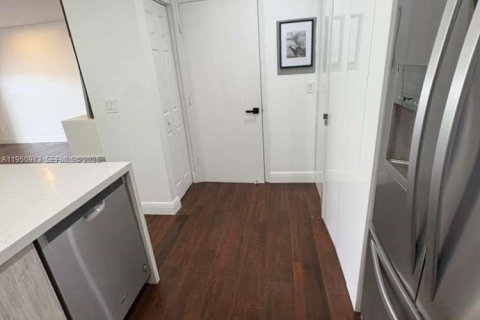 Adosado en alquiler en Miramar, Florida, 2 dormitorios № 2007083 - foto 7