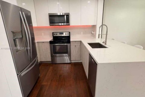 Adosado en alquiler en Miramar, Florida, 2 dormitorios № 2007083 - foto 6