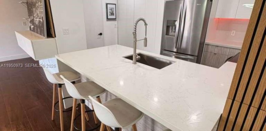 Adosado en Miramar, Florida 2 dormitorios № 2007083