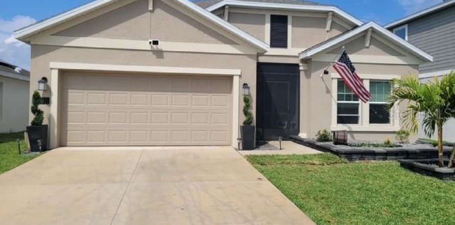 House in Groveland, Florida 4 bedrooms, 175.03 sq.m. № 2209810