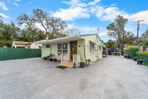 Casa en venta en Tampa, Florida, 3 dormitorios, 159.51 m2 № 2236511 - foto 2