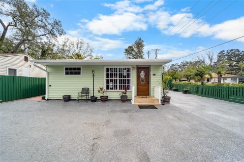 House in Tampa, Florida 3 bedrooms, 159.51 sq.m. № 2236511