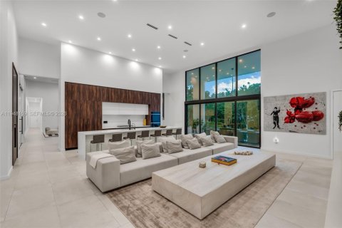 House in Pinecrest, Florida 6 bedrooms, 606.65 sq.m. № 2267626 - photo 28