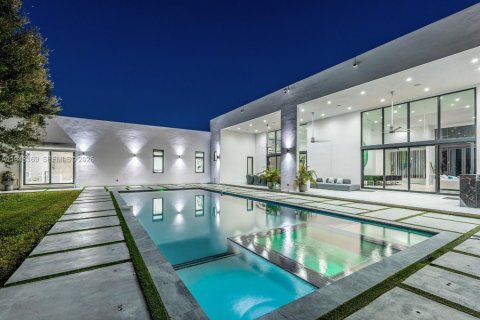 House in Pinecrest, Florida 6 bedrooms, 606.65 sq.m. № 2267626