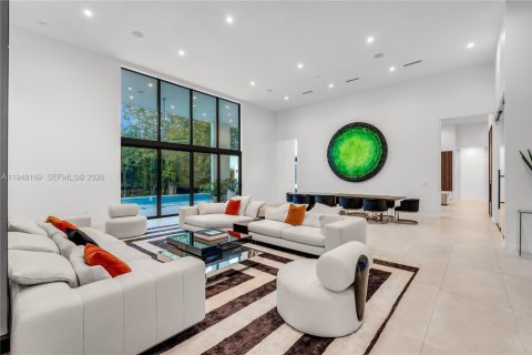 House in Pinecrest, Florida 6 bedrooms, 606.65 sq.m. № 2267626 - photo 11