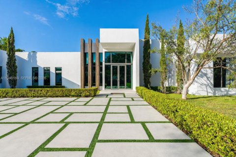 House in Pinecrest, Florida 6 bedrooms, 606.65 sq.m. № 2267626 - photo 8