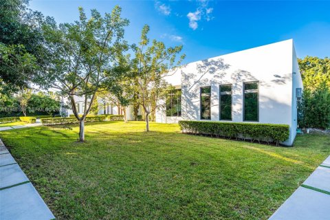 House in Pinecrest, Florida 6 bedrooms, 606.65 sq.m. № 2267626 - photo 9