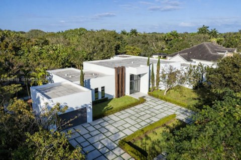 House in Pinecrest, Florida 6 bedrooms, 606.65 sq.m. № 2267626 - photo 7
